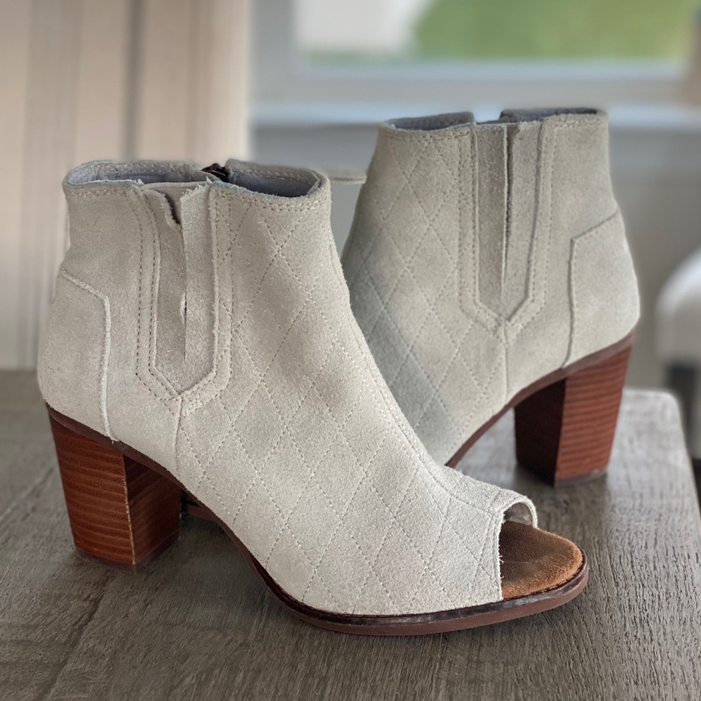 Peep toe toms size 7